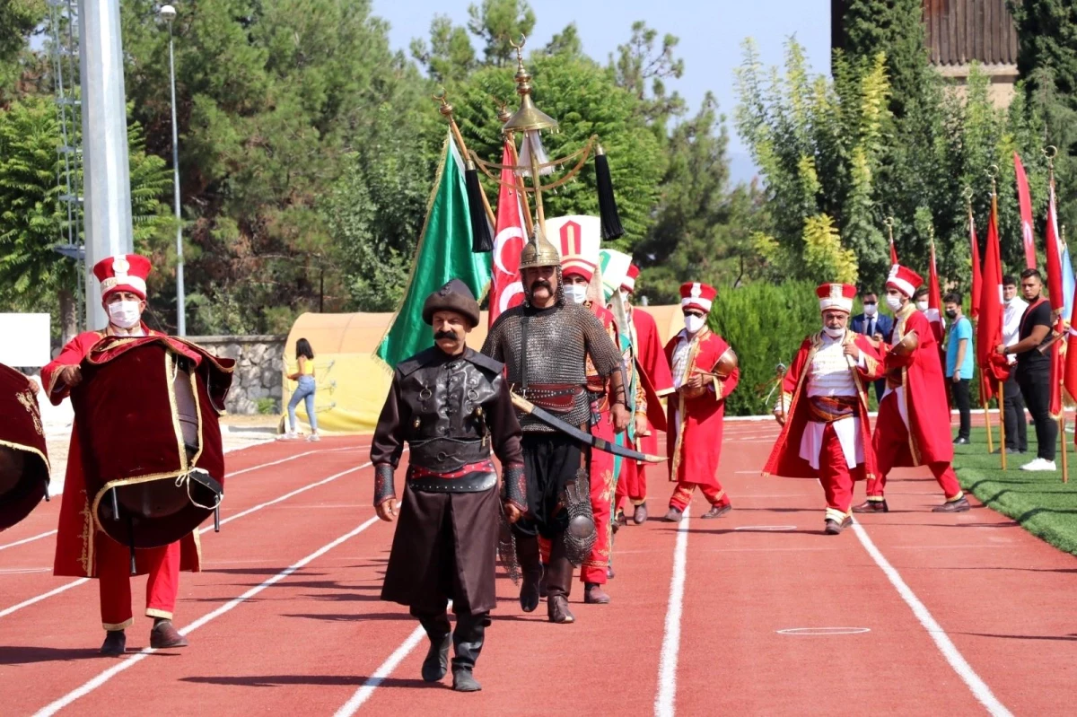 Burdur\'da 30 Ağustos kutlamaları çelenk sunma töreni ile başladı