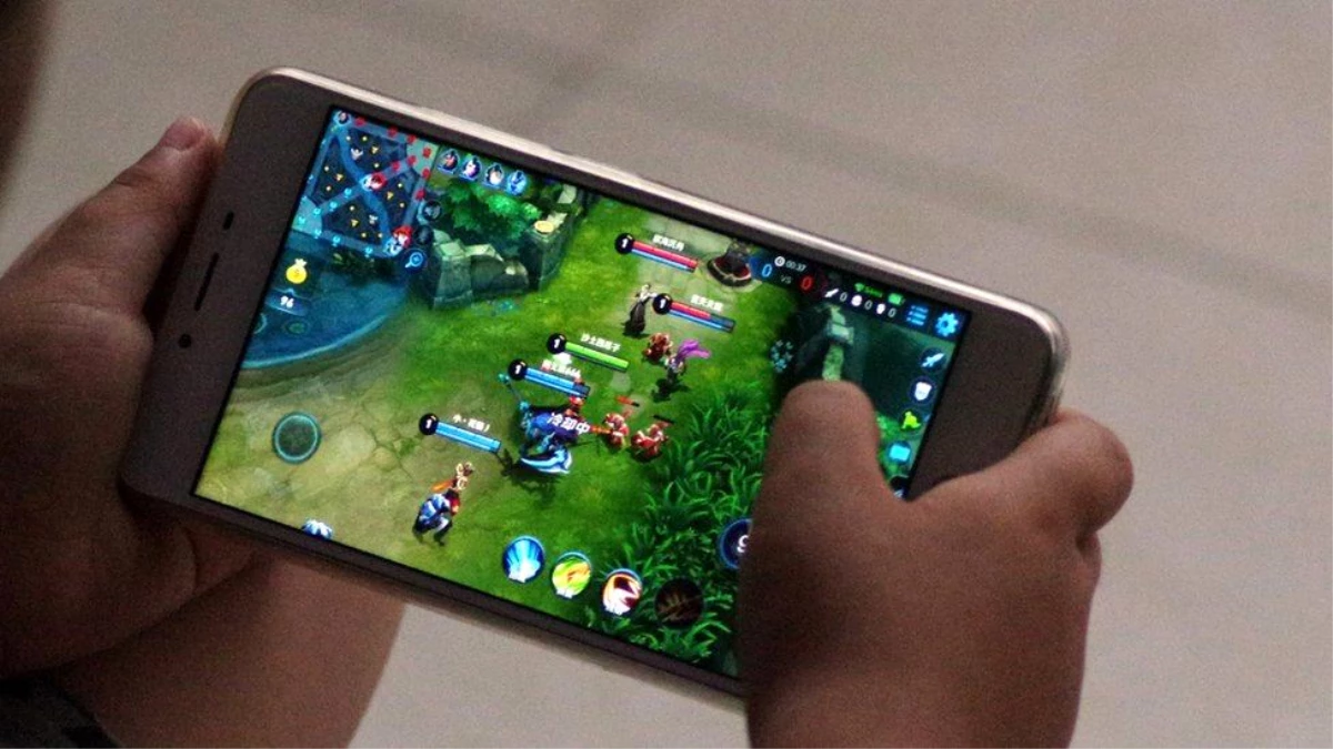 Çin\'de çocuklar internetteki oyunları, tatil günlerinde sadece bir saat oynayabilecek