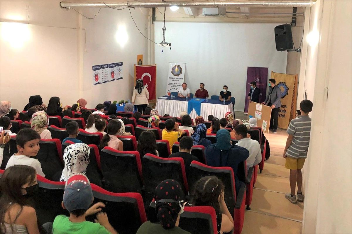 Diyarbakır Bilgi Evi ve Akademi Lisesi 30 Ağustos Zafer Bayramını kutladı