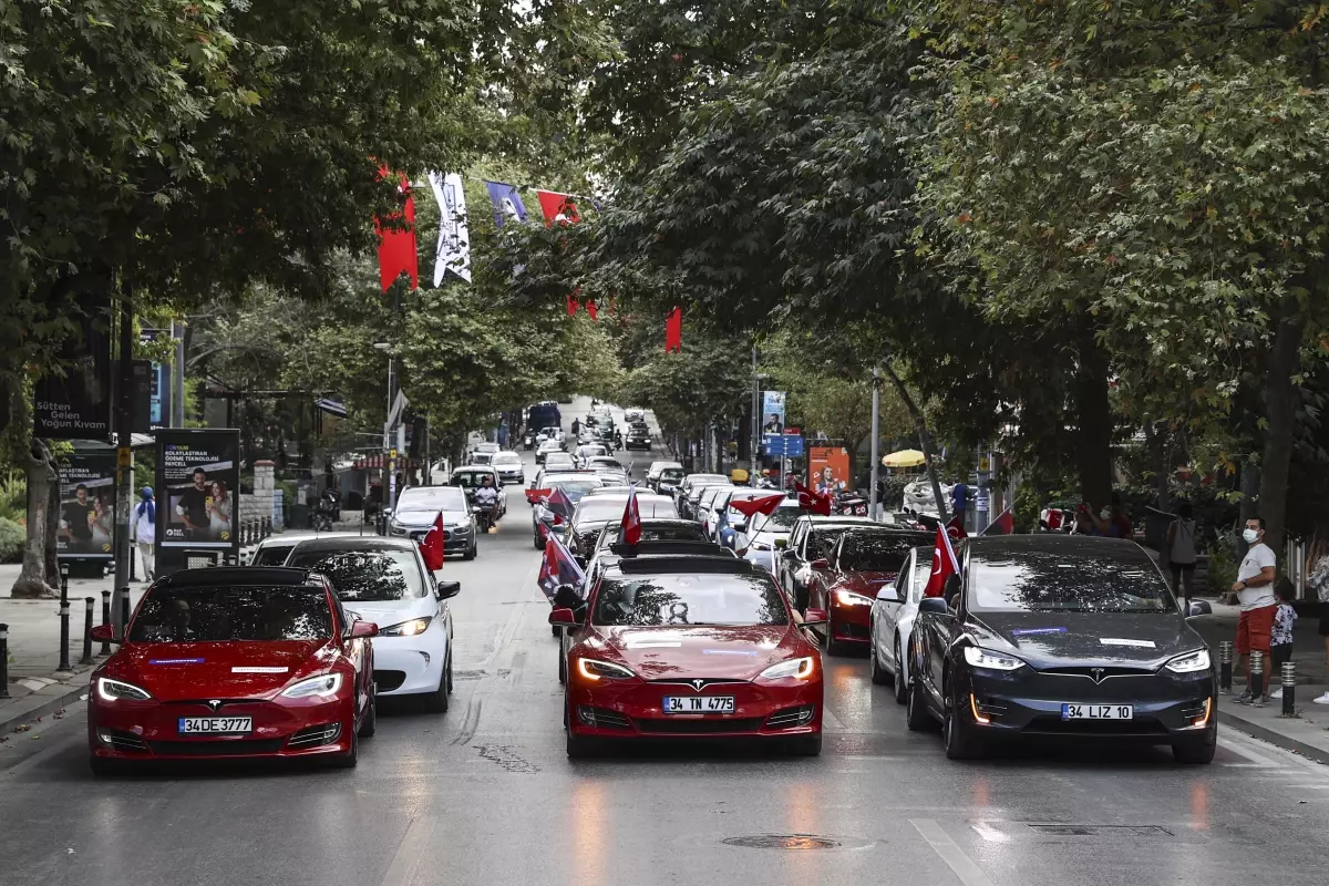 Elektrikli otomobil tutkunları, 30 Ağustos Zafer Bayramı\'nı "sessiz konvoy"la kutlandı