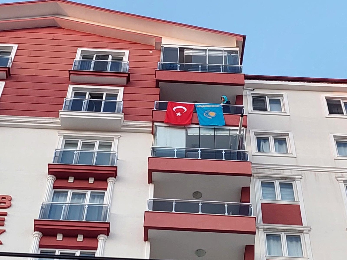 Son dakika haber | Kazakistan\'daki felaketin acısını Kırıkkale\'de bayrak açarak paylaştı