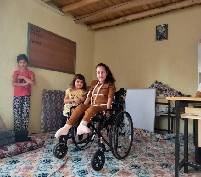 Kızılay'dan bedensel engelli kıza tekerlekli sandalye desteği