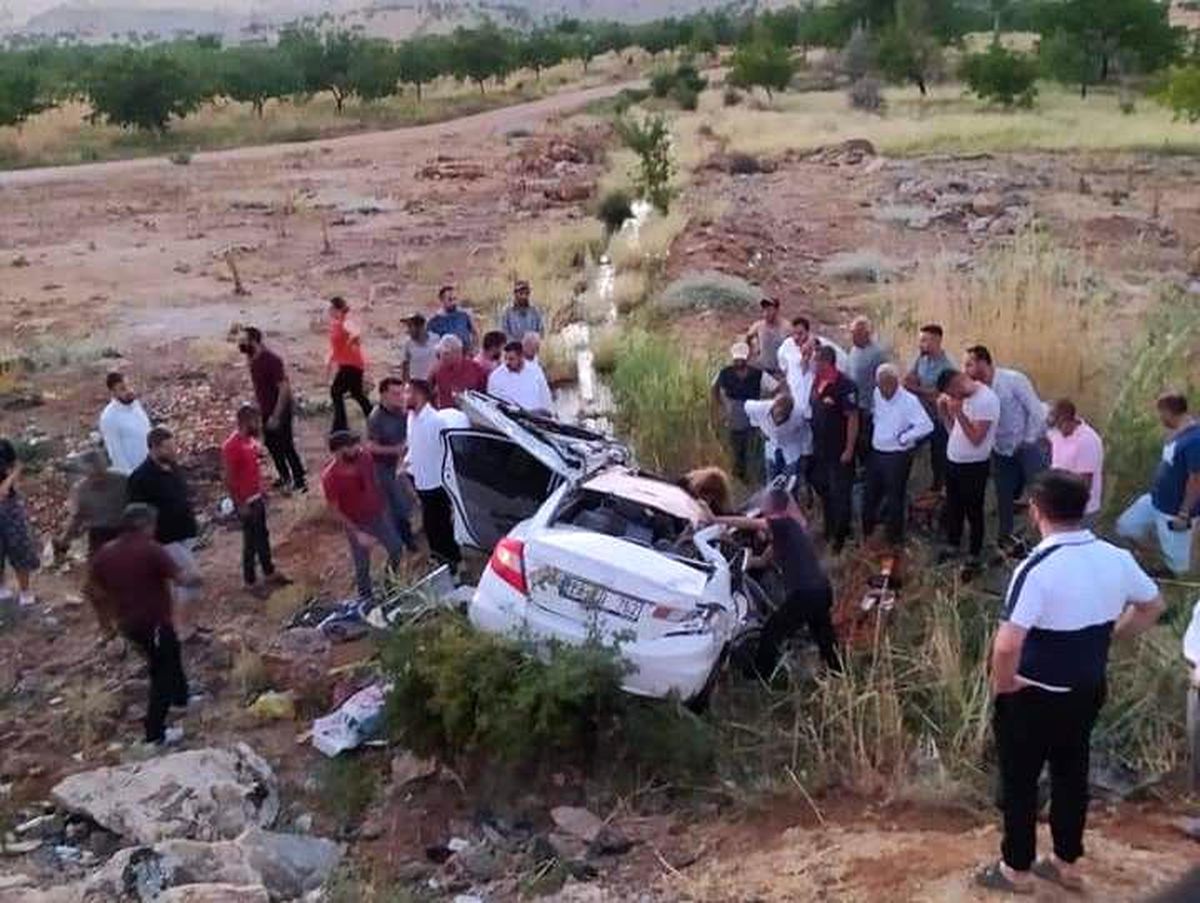 Son Dakika | Malatya\'da iki araç kafa kafaya çarpıştı: 1 ölü, 2 yaralı