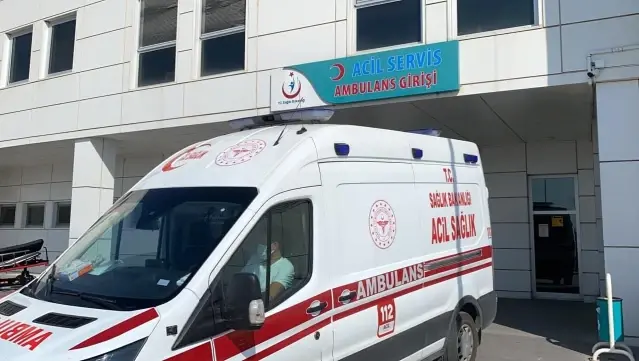 Odaya kilitlenen engelli genç kız 4. kattan çarşafla inmeye çalışırken yere düştü