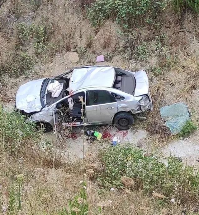 Otomobille şarampole yuvarlanan çifti ölüm ayırdı