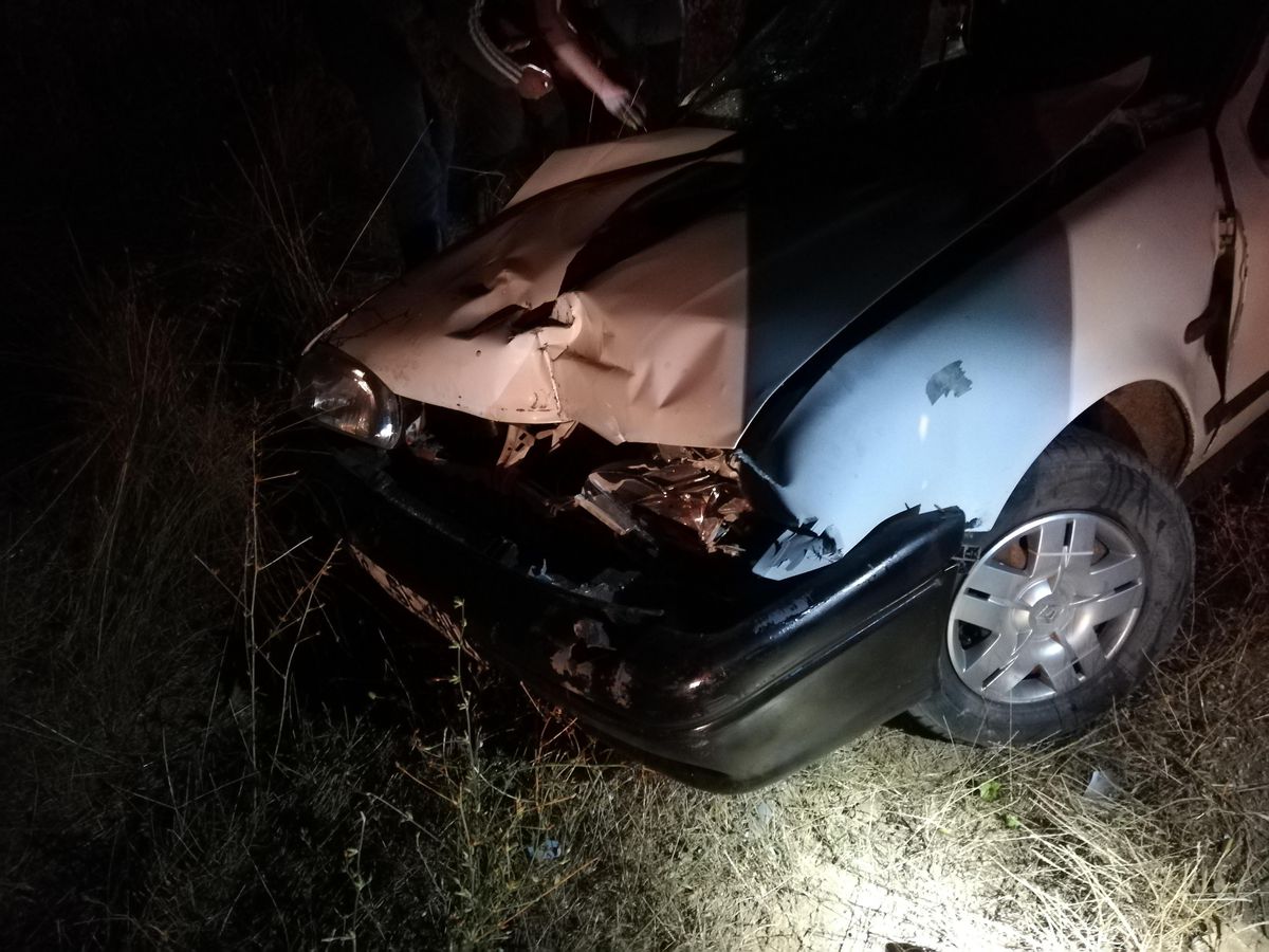 Pazaryeri\'nde kontrolden çıkarak savrulan otomobildeki bir kişi yaralandı