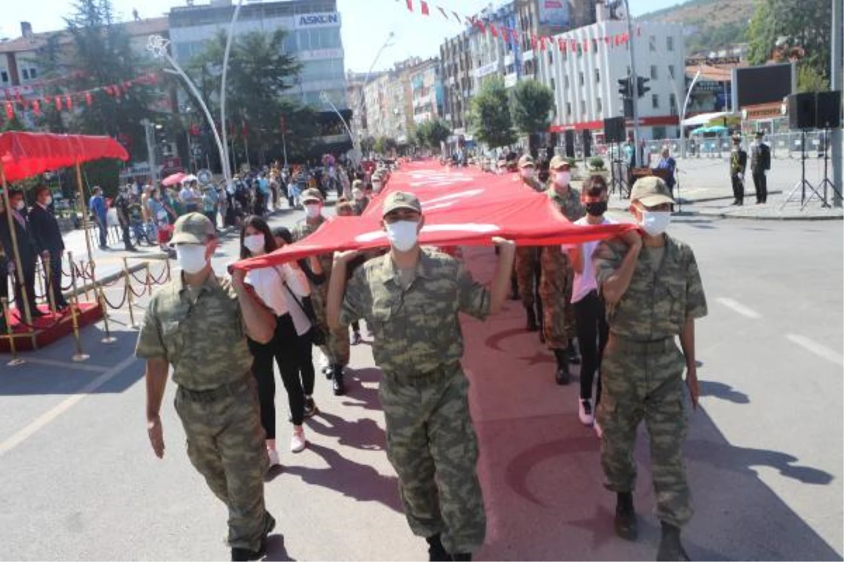 SİVAS VE TOKAT\'TAKİ TÖRENLERDE ASKERLERİN MASKE HASSASİYETİ