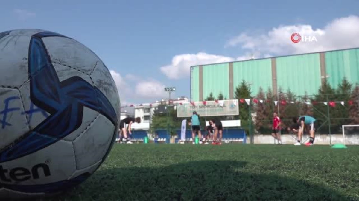 Tuzla\'da 30 Ağustos Zafer Bayramı\'na özel Kadınlar Futbol Turnuvası düzenlendi