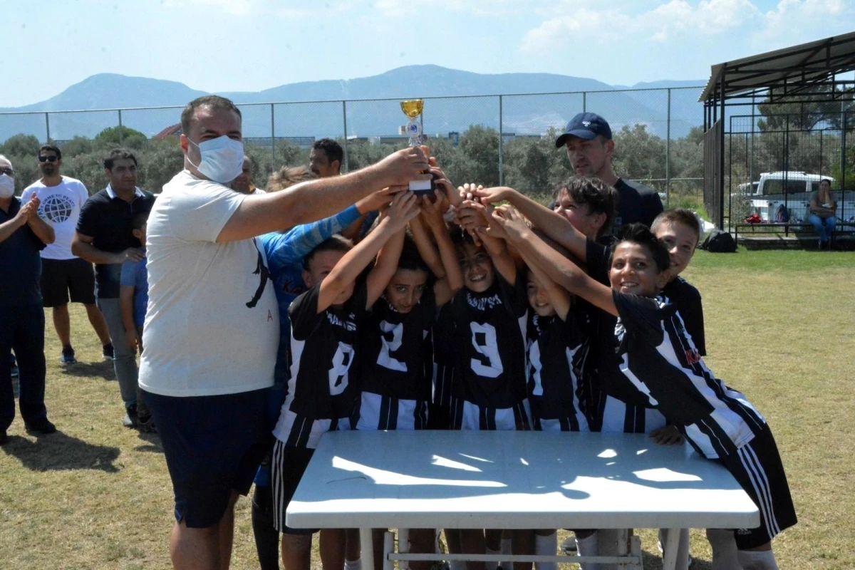 Yunusemre\'de Zafer Bayramı Futbol Turnuvası düzenlendi