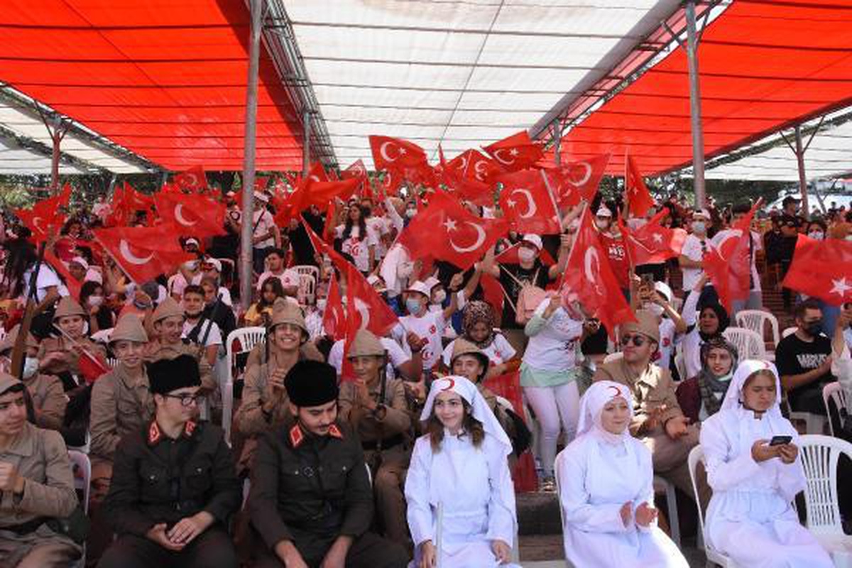 Zaferin yıl dönümünde Dumlupınar Şehitliği\'ne ziyaretçi akını (2)