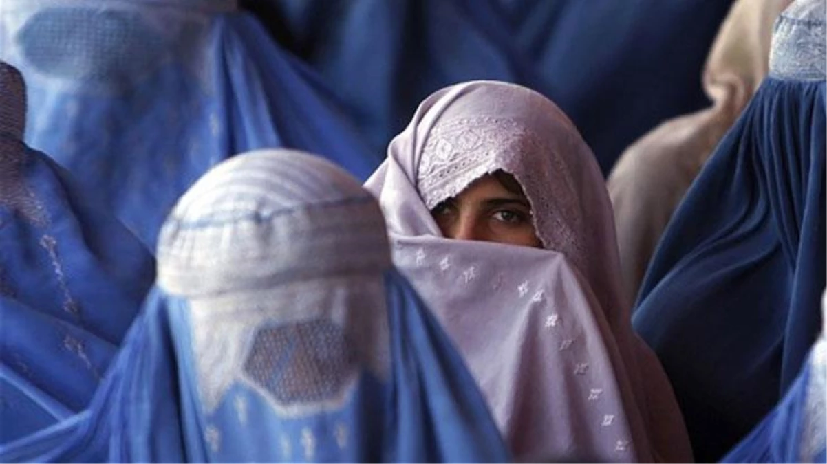 Afgan kadınlar üniversitede erkekler ile aynı sınıfta ders göremeyecek
