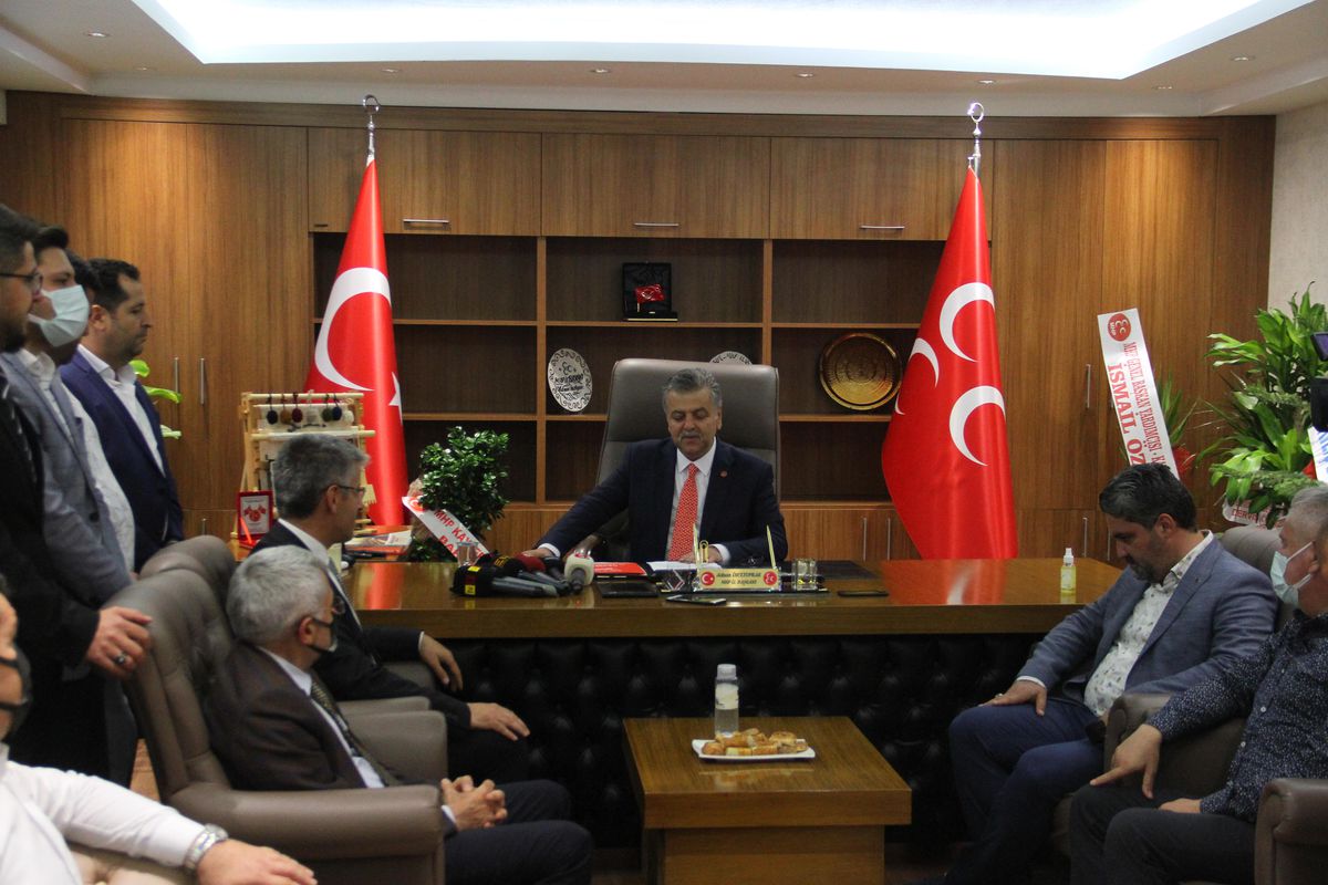 AK Parti İl Başkan Çopuroğlu\'ndan MHP İl Başkanı İncetoprak\'a "hayırlı olsun" ziyareti