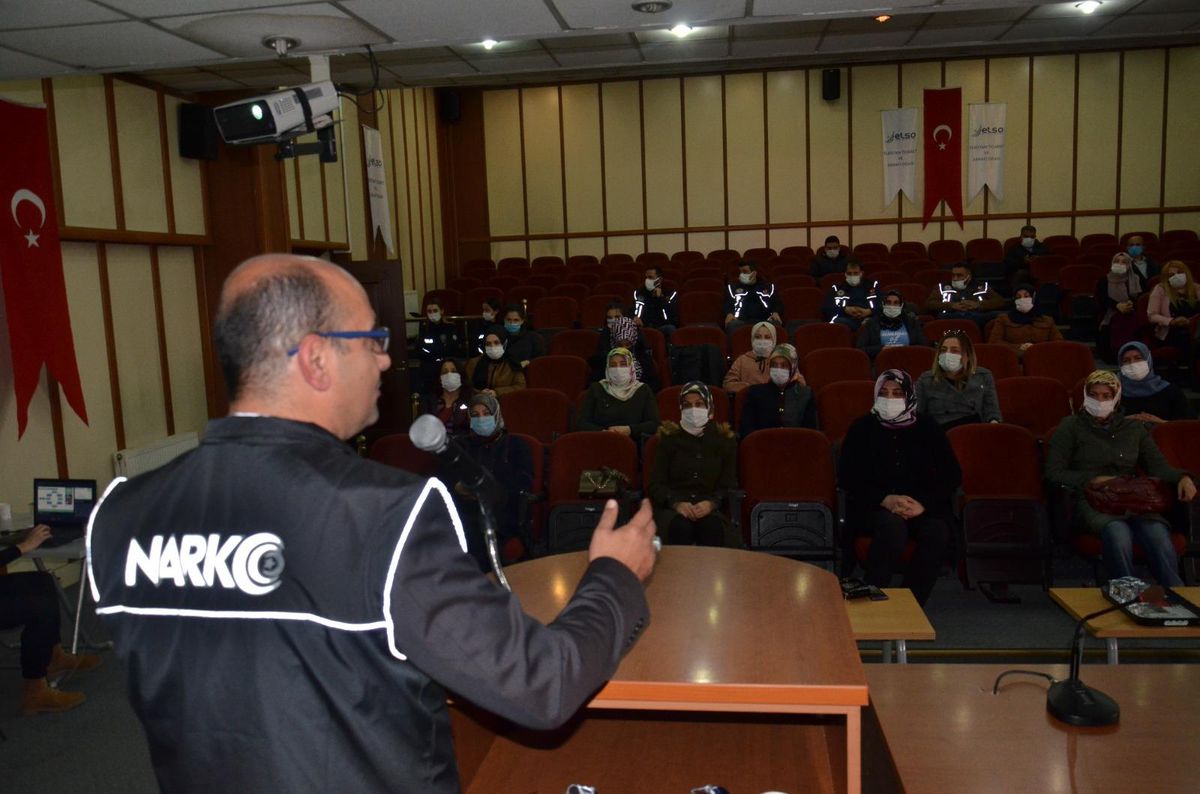 "Annelerin dikkati" çocukları uyuşturucudan kurtarıyor