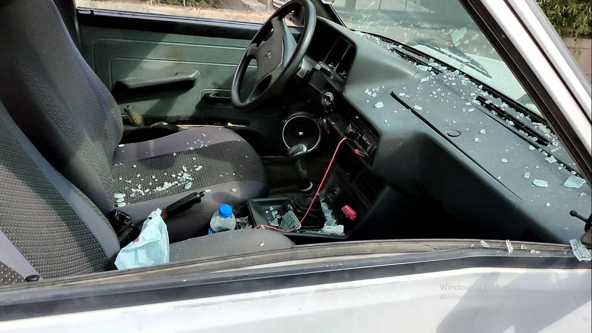 Antalya\'da motosiklet ile otomobil çarpıştı: 1 yaralı