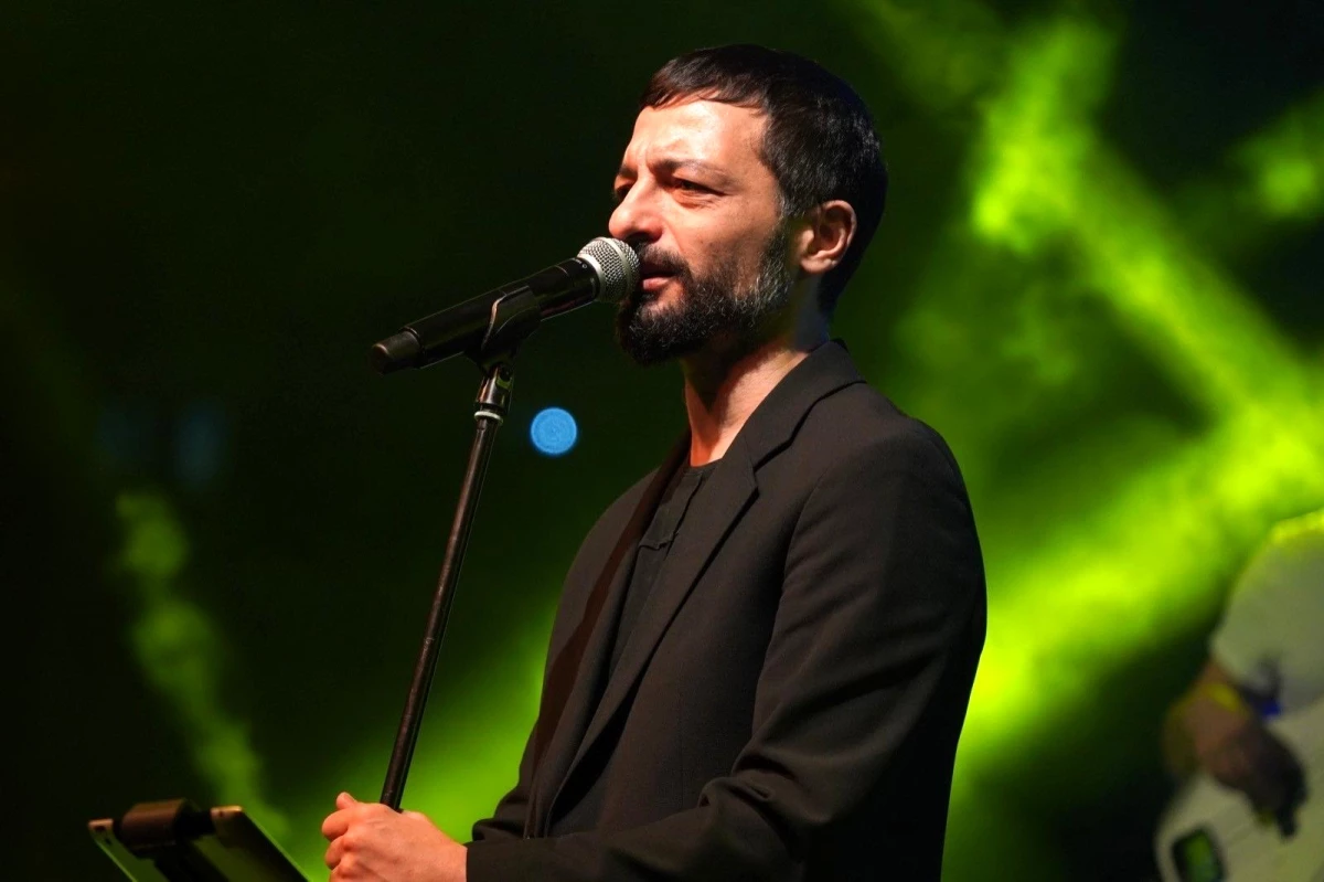 Bilecik\'te binlerce kişi Mehmet Erdem konserinde coştu