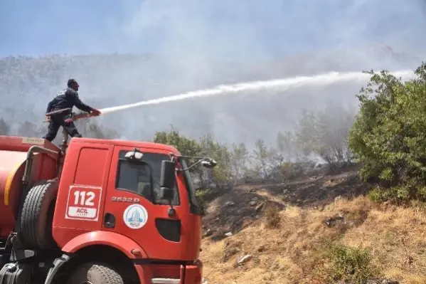 Bitlis'teki örtü yangınına müdahale sürüyor