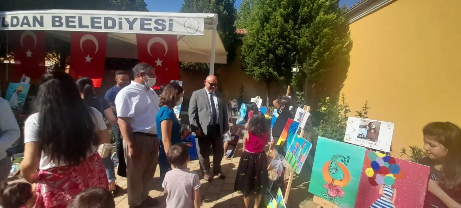 Buldan\'da eski cezaevi avlusu resim sergisi ile renklendi