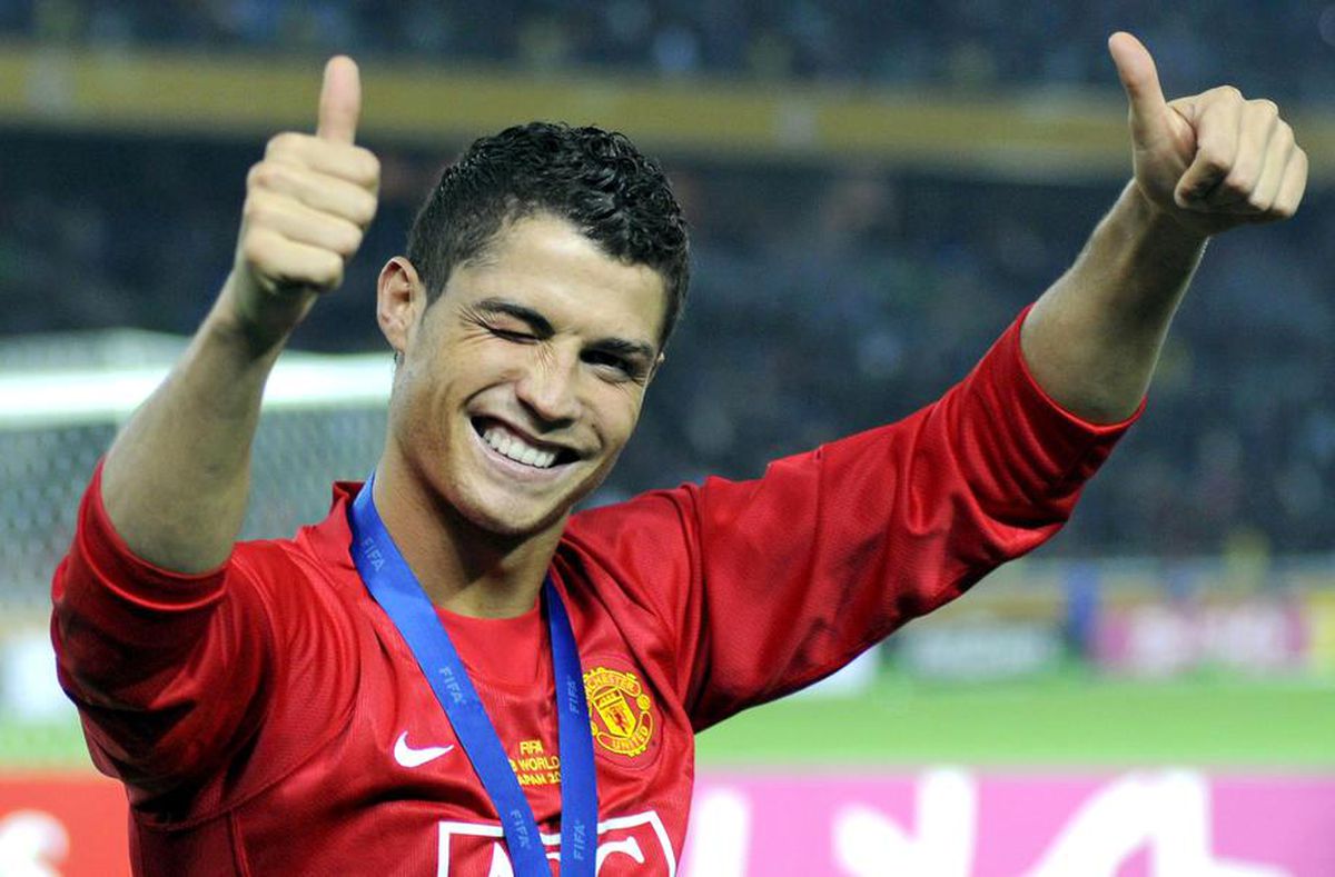 Cristiano Ronaldo resmen Manchester United\'ta
