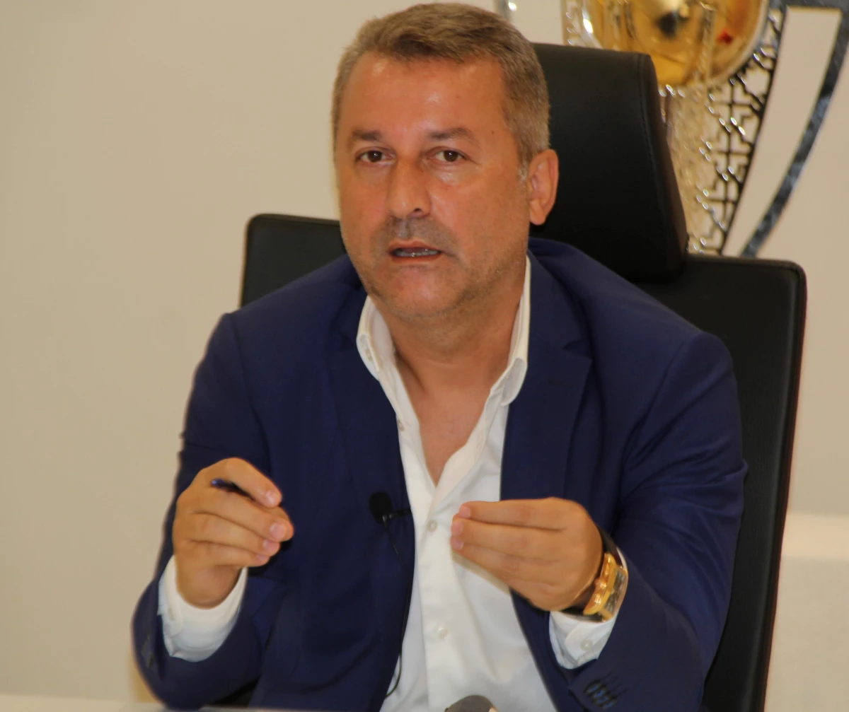 Giresunspor Başkanı Karaahmet: "Giresunspor en az bütçeyle bu ligde mücadele edecek takımı kurmak zorunda