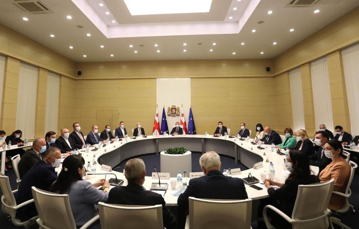 Gürcistan\'da Kovid-19 nedeniyle 2021-2022 eğitim öğretim yılı uzaktan eğitimle başlayacak
