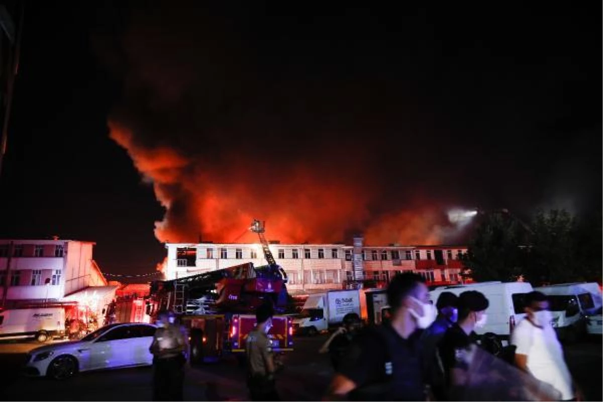 Son dakika haber: İkitelli Çevre Sanayi Sitesi\'nde yangın; 1 yaralı - 5