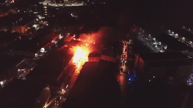 İkitelli Çevre Sanayi Sitesi'nde yangın! Alevlere havadan da müdahale ediliyor