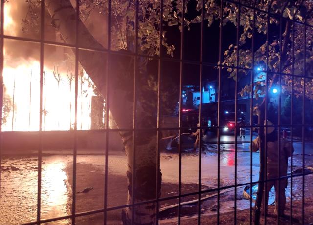 İkitelli Çevre Sanayi Sitesi'nde yangın! Alevlere havadan da müdahale ediliyor