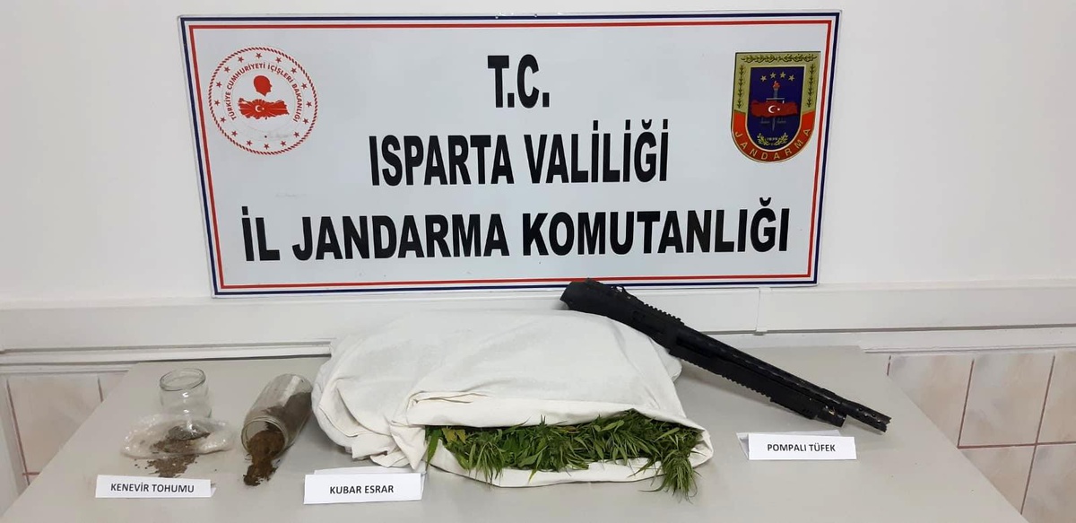 Isparta\'da jandarmadan yasa dışı ekim yapan şahsa suçüstü
