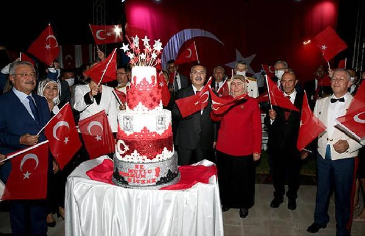 İzmir\'de 30 Ağustos Zafer Bayramı resepsiyonu düzenlendi