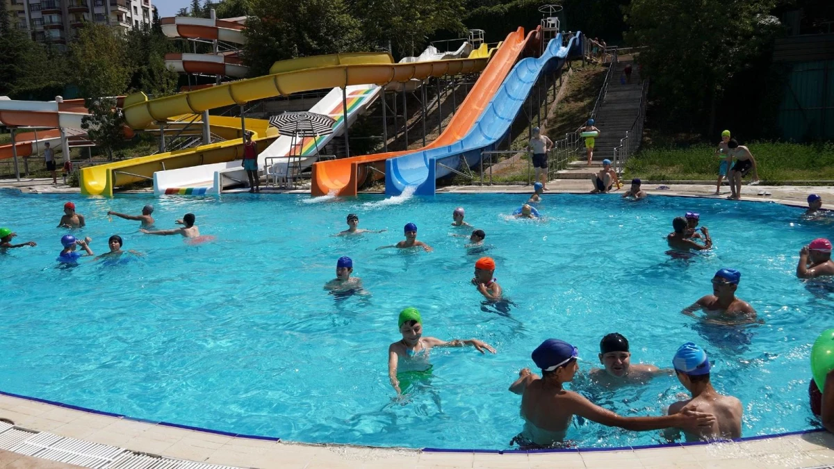 Keçiören Belediyesinin aqua parklarına gençlerden büyük rağbet