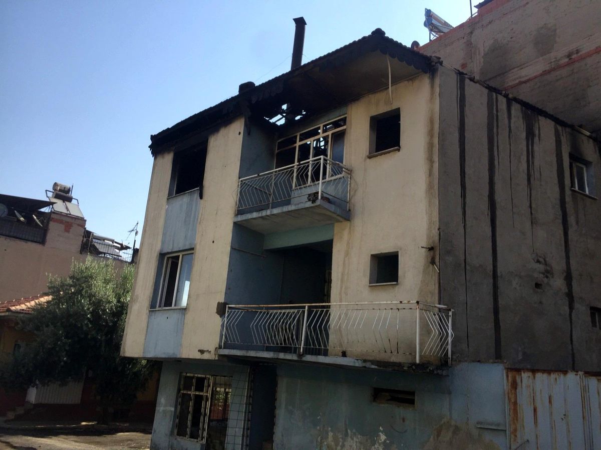 Metruk binada çıkan yangın korkuttu
