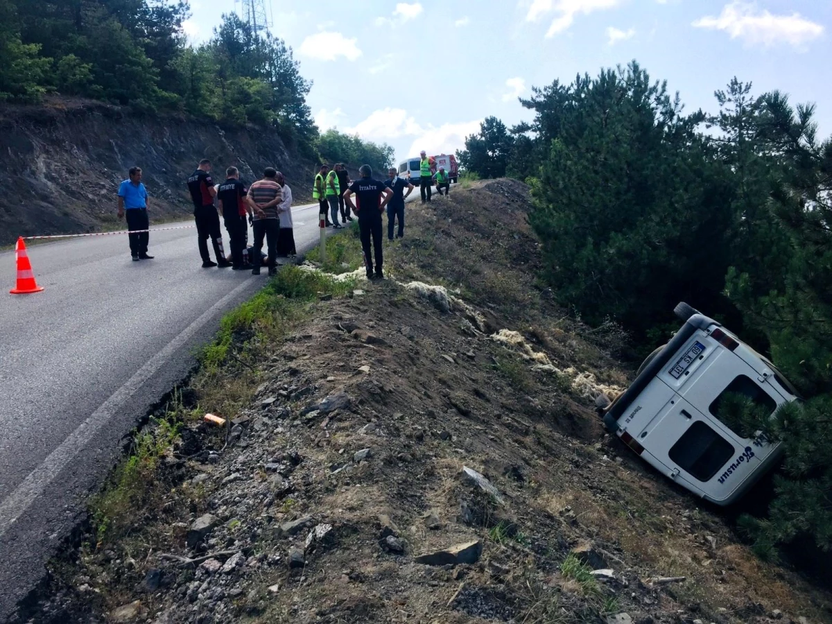 Minibüs şarampole yuvarlandı: 1 yaralı