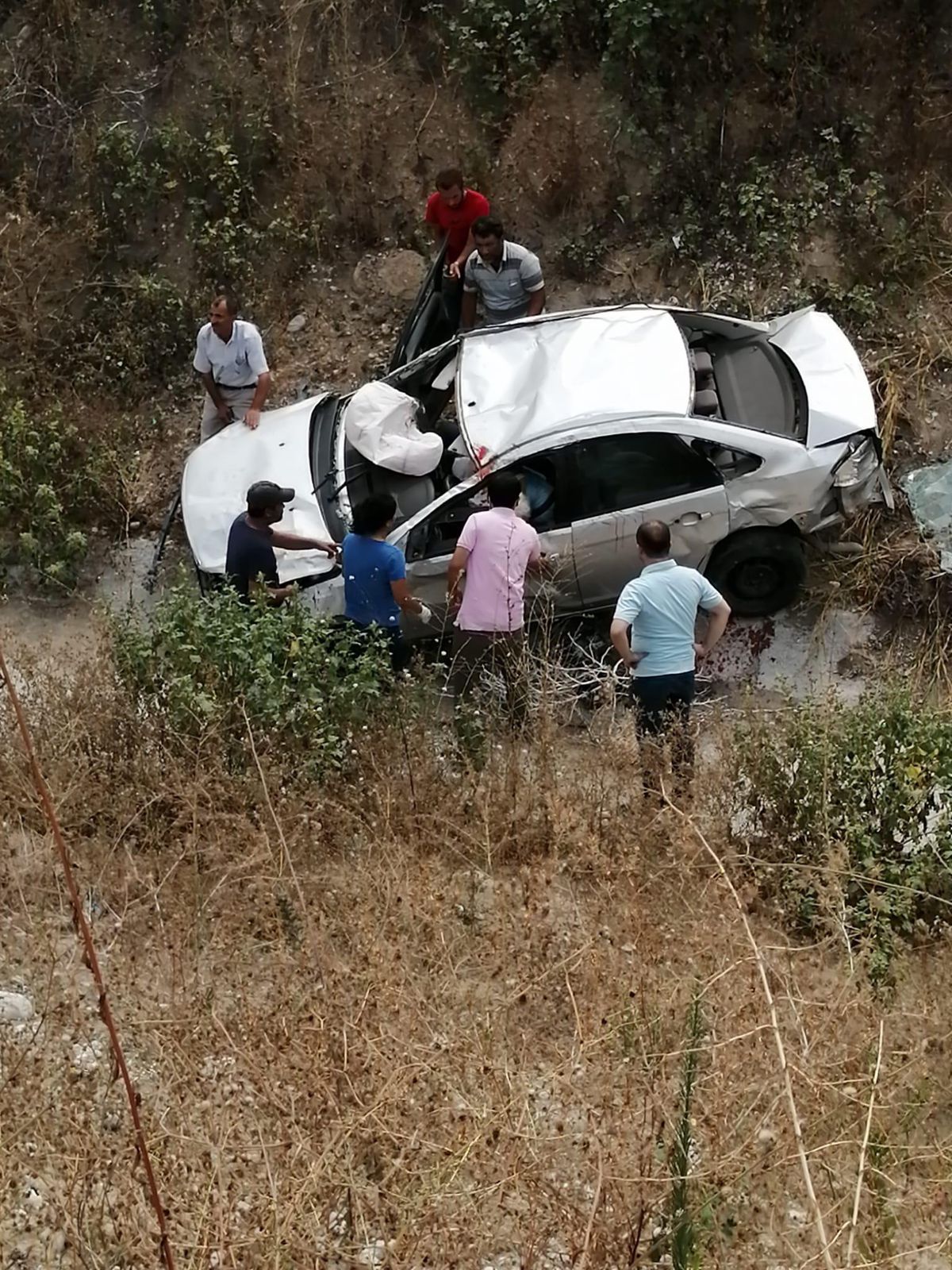 Osmaniye\'de otomobil uçuruma devrildi: 1 ölü, 1 yaralı