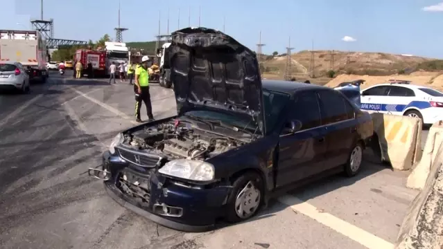 Pendik'te 2 tır ile 2 otomobil birbirine girdi: 1'i ağır 2 yaralı