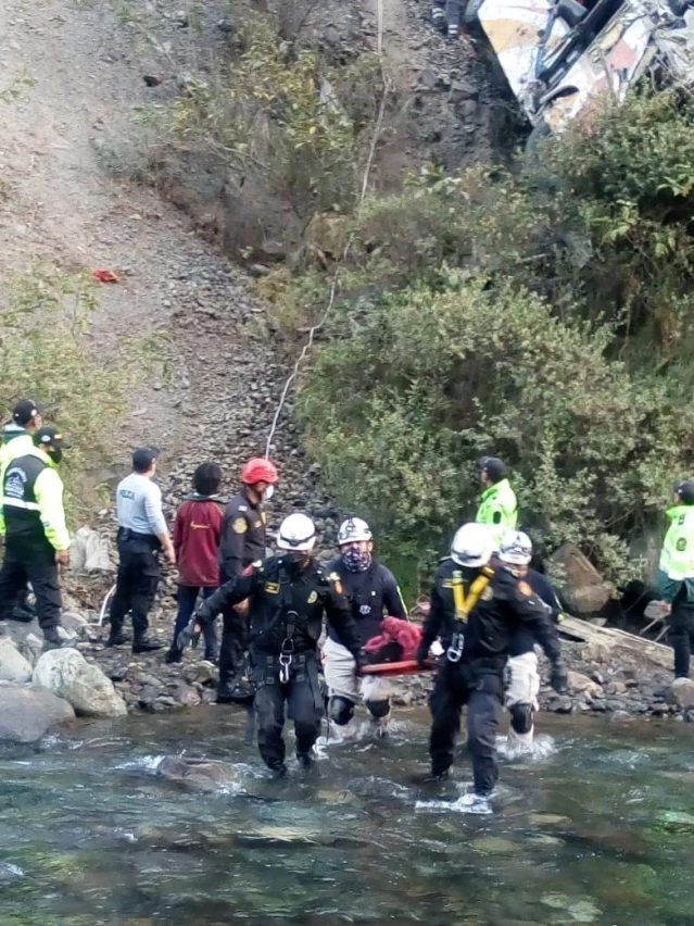 Peru'da otobüs uçuruma düştü: 29 ölü, 22 yaralı