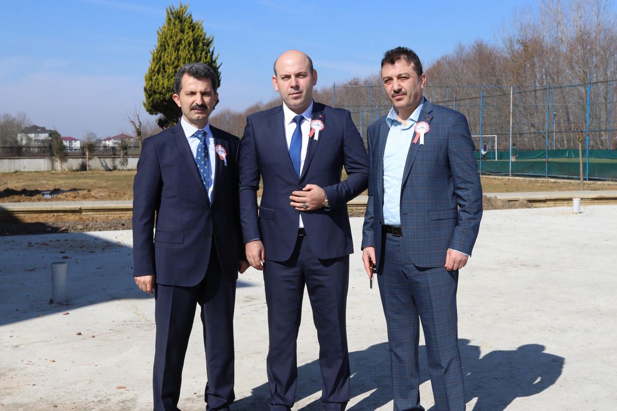 Sakarya\'da öğretmenlerle toplantı yaptığı esnada kalp krizi geçiren okul müdürü yaşamını yitirdi