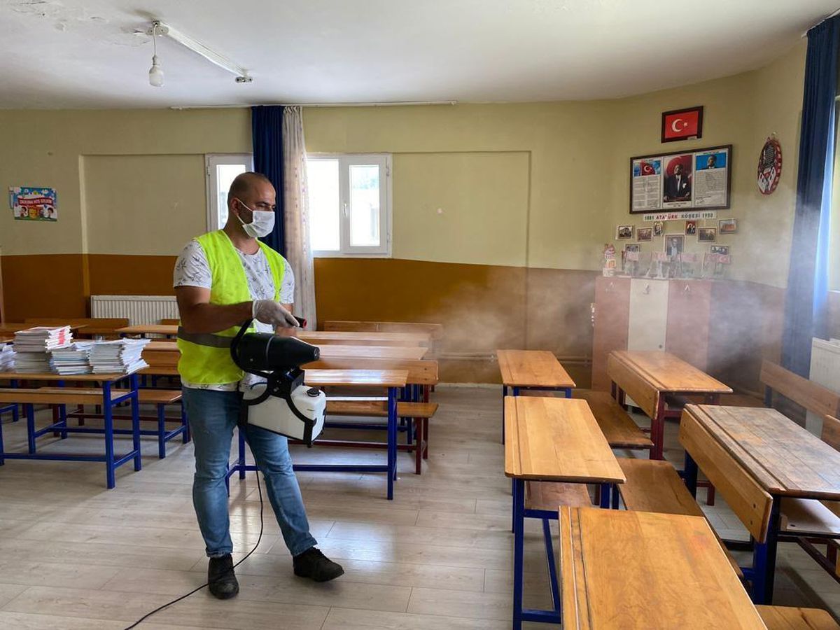 Samandağ\'da okullar dezenfekte ediliyor