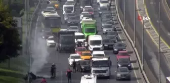 Seyir halindeki motosiklet E-5'te yandı