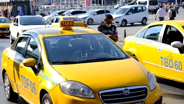 Taksim Meydanı'nda taksi denetimi