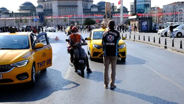 Taksim Meydanı'nda taksi denetimi