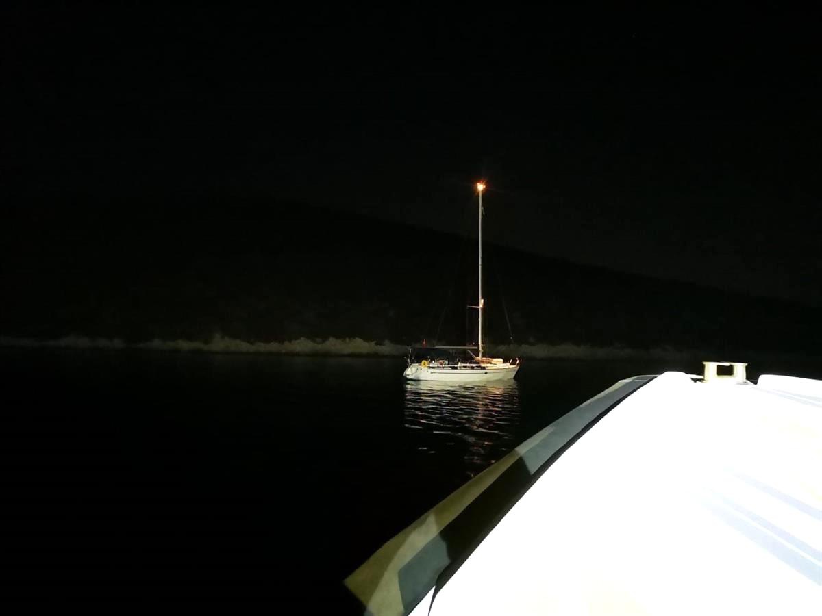 Yelkenlide 63 düzensiz göçmen yakalandı