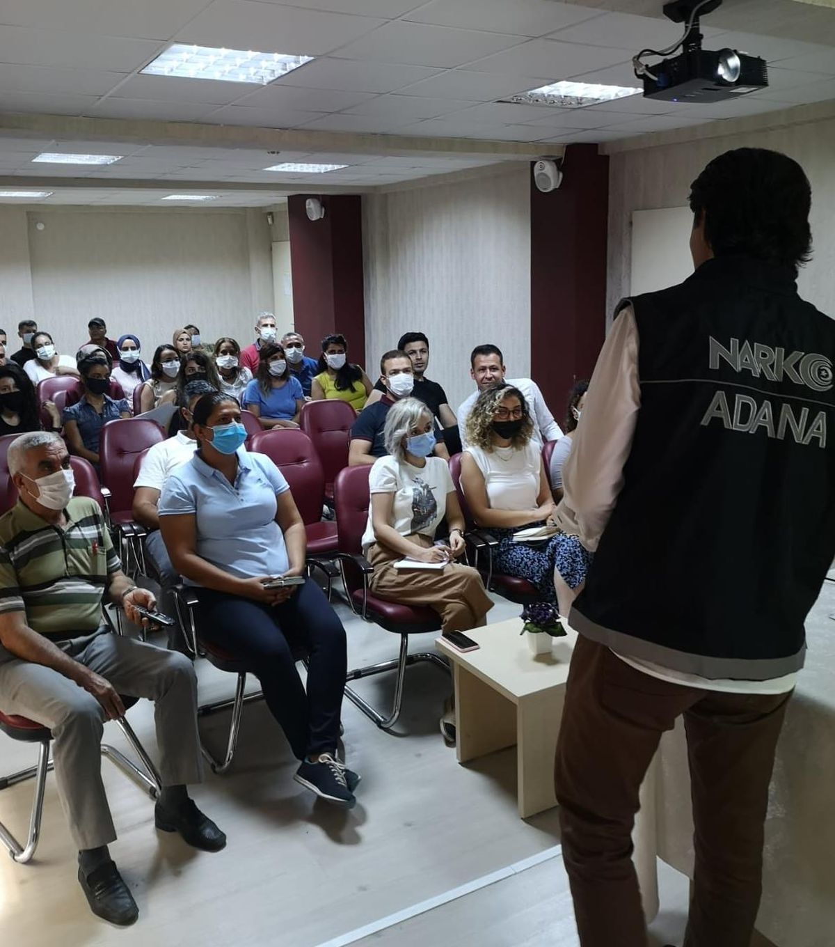 Adana\'da uyuşturucuyla mücadele kapsamında polis vatandaşlarla buluştu