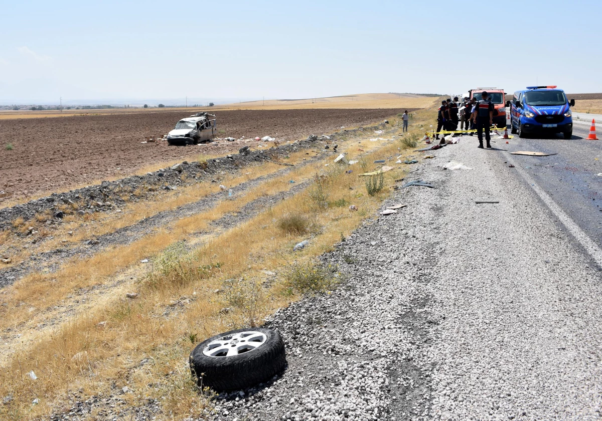 Son dakika gündem: Aksaray\'da hafif ticari araç şarampole devrildi: 1 ölü, 4 yaralı