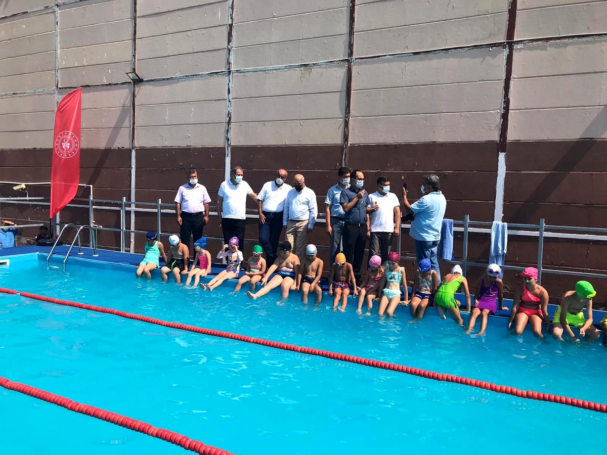 Alaplı\'da Yaz Spor Okulları Yüzme Kursuna katılan öğrencilere sertifikaları verildi