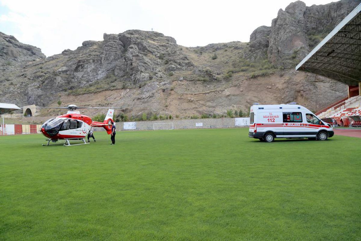 Ambulans helikopter Gümüşhane\'deki entübe hasta için havalandı