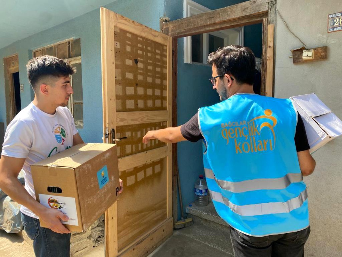 Bağcılarlı gençlerden felaket bölgesine yardım eli