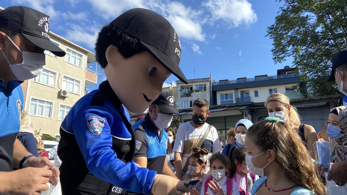 Son dakika haberi | \'Cesur\' polis, çocuklarla buluştu