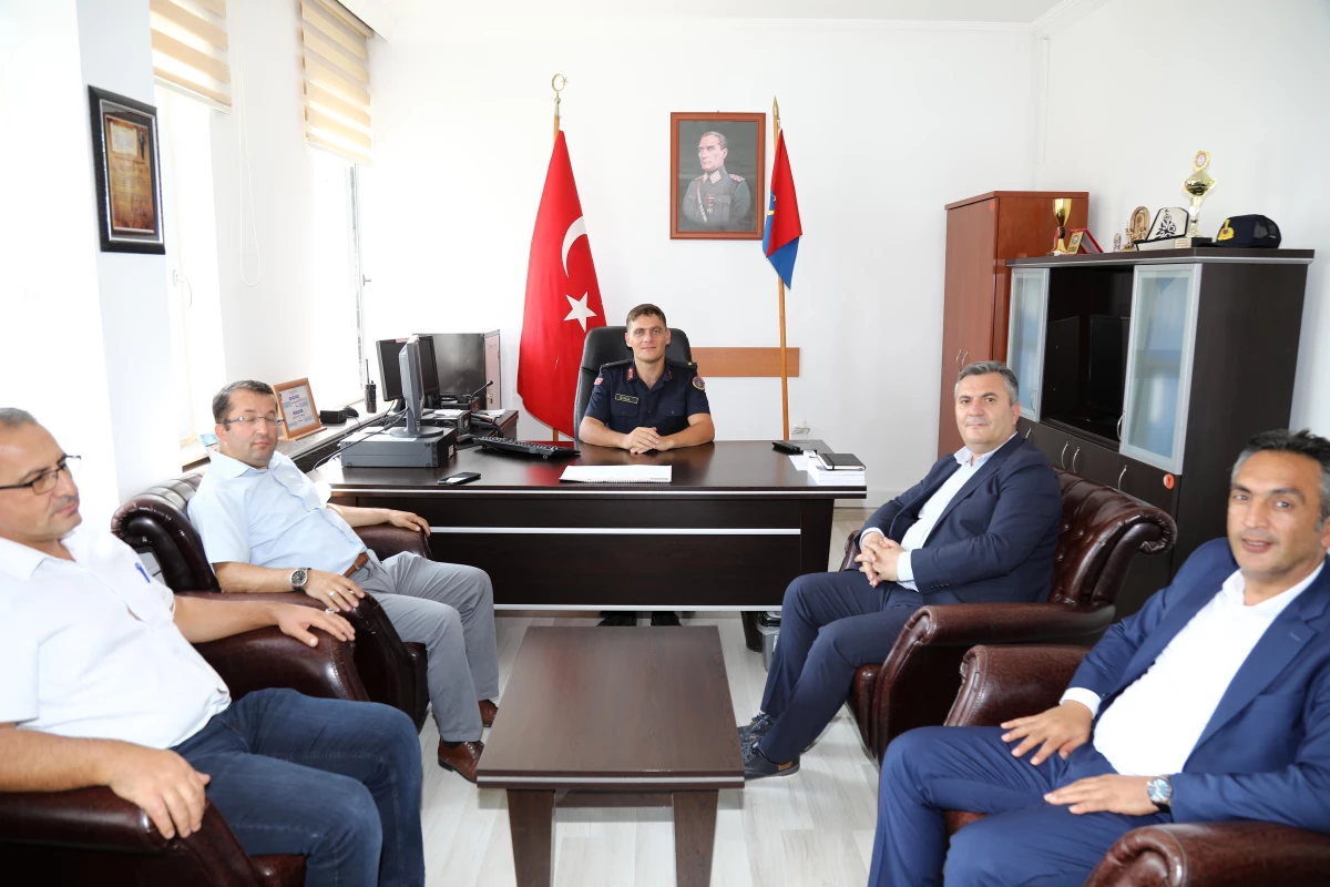 Çubuk Belediye Başkanı Demirbaş\'tan yeni göreve atananlara ziyaret
