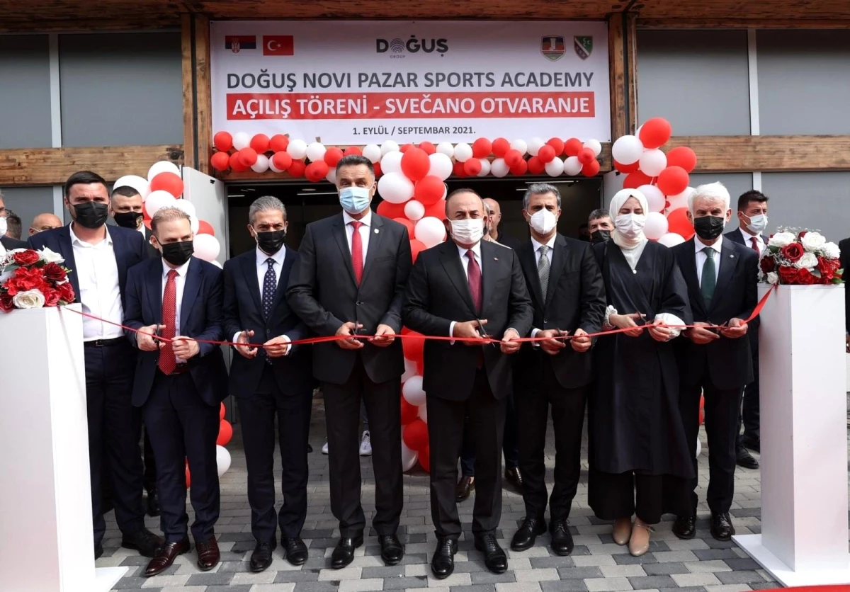 YENİ PAZAR - Dışişleri Bakanı Çavuşoğlu, Sırbistan\'da Türk firmasının şantiyesini ziyaret etti