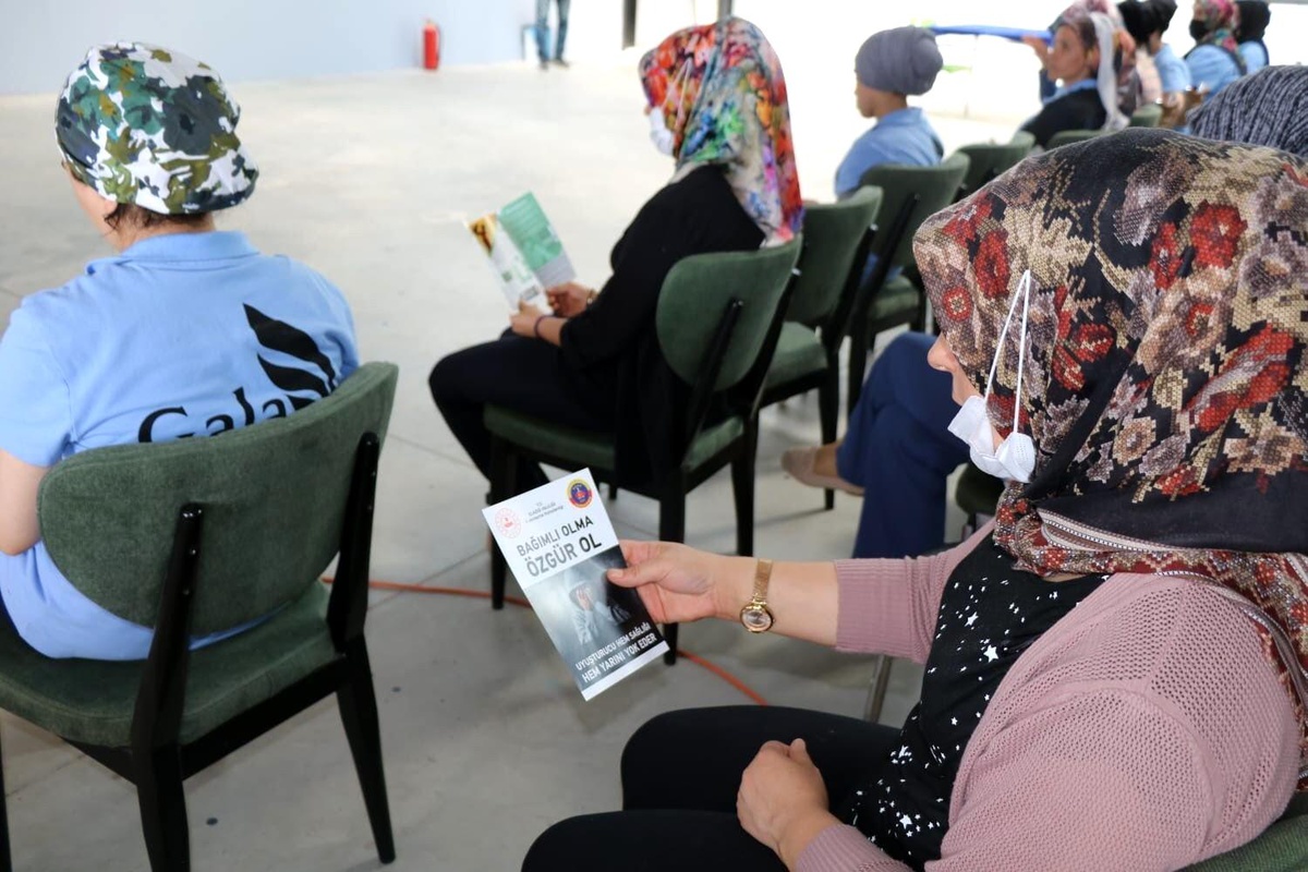 Elazığ\'da \'En İyi Narkotik Polisi Anne Projesi\'